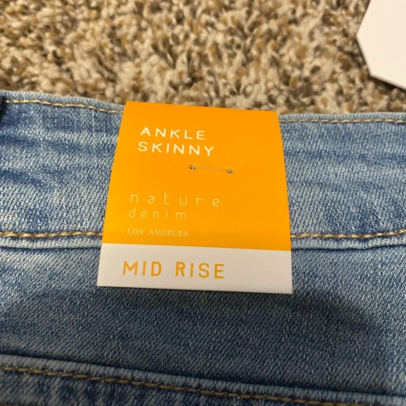 Mid Rise Jeans - Picture 3 of 5
